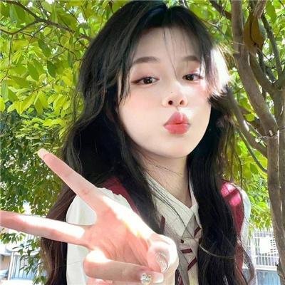 储物柜女孩